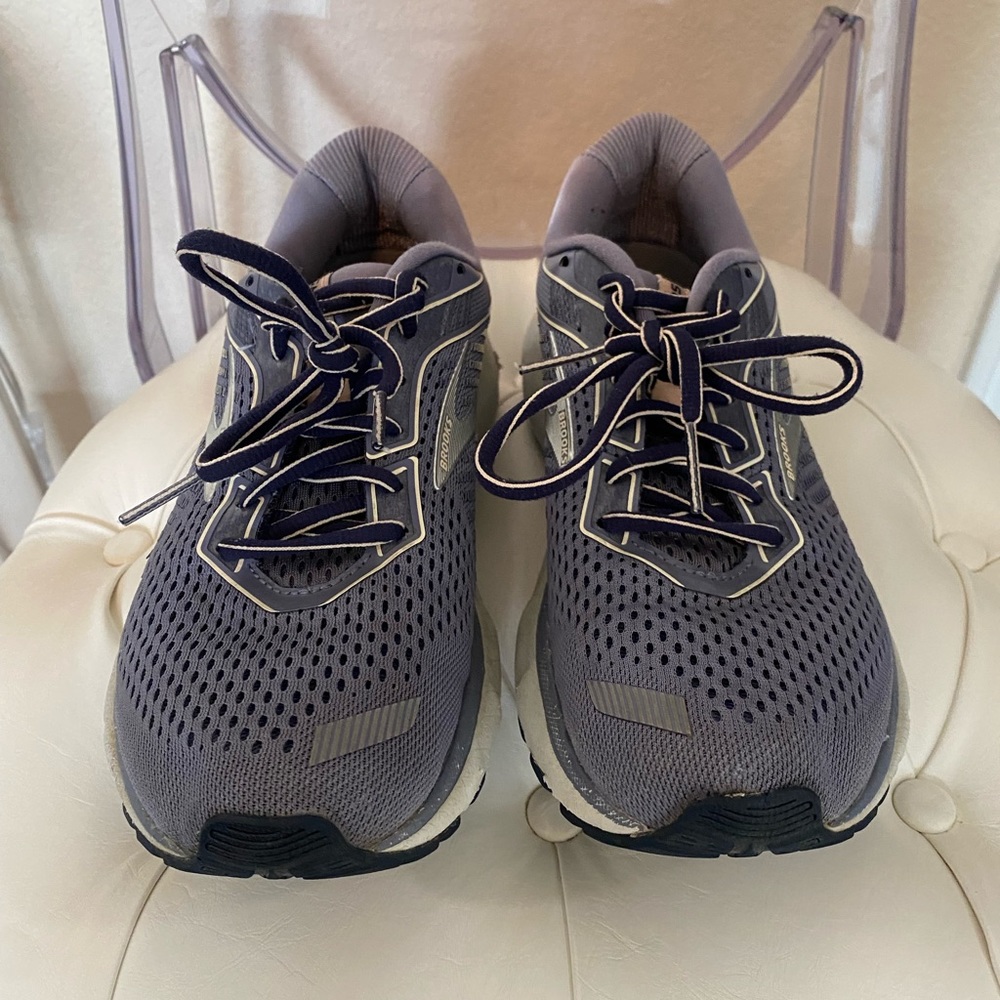 Brooks Ghost 12